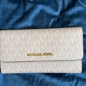 Like New Michael Kors Jet Set Wallet